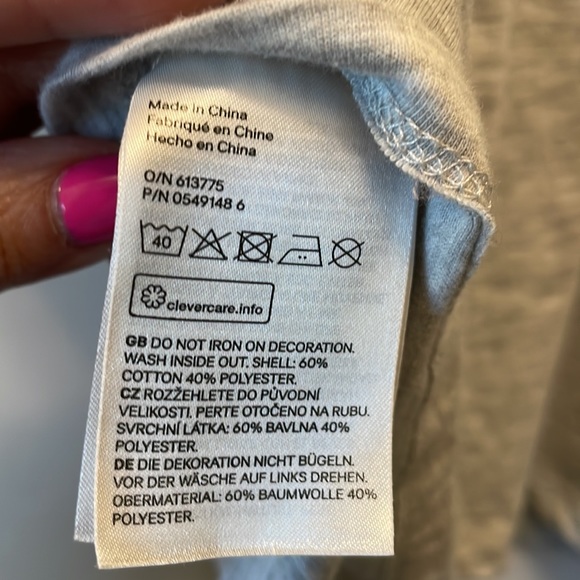 H&M Tee Gray with Floral Appliqué Small - Picture 4 of 5